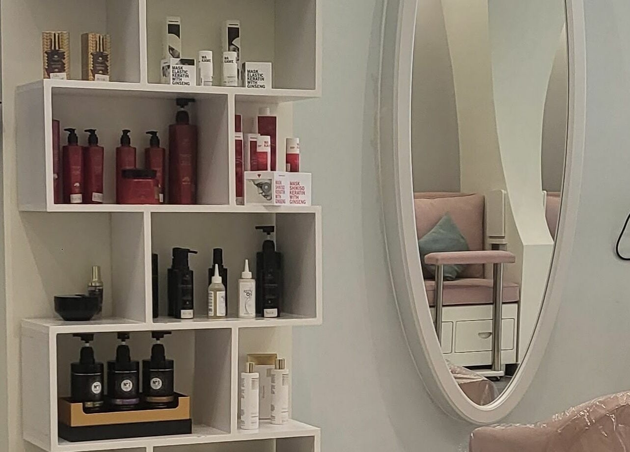 Modern beauty shelf with products at Aime Toi, Riyadh, Riyadh Province, SA, enhancing the salon ambiance.