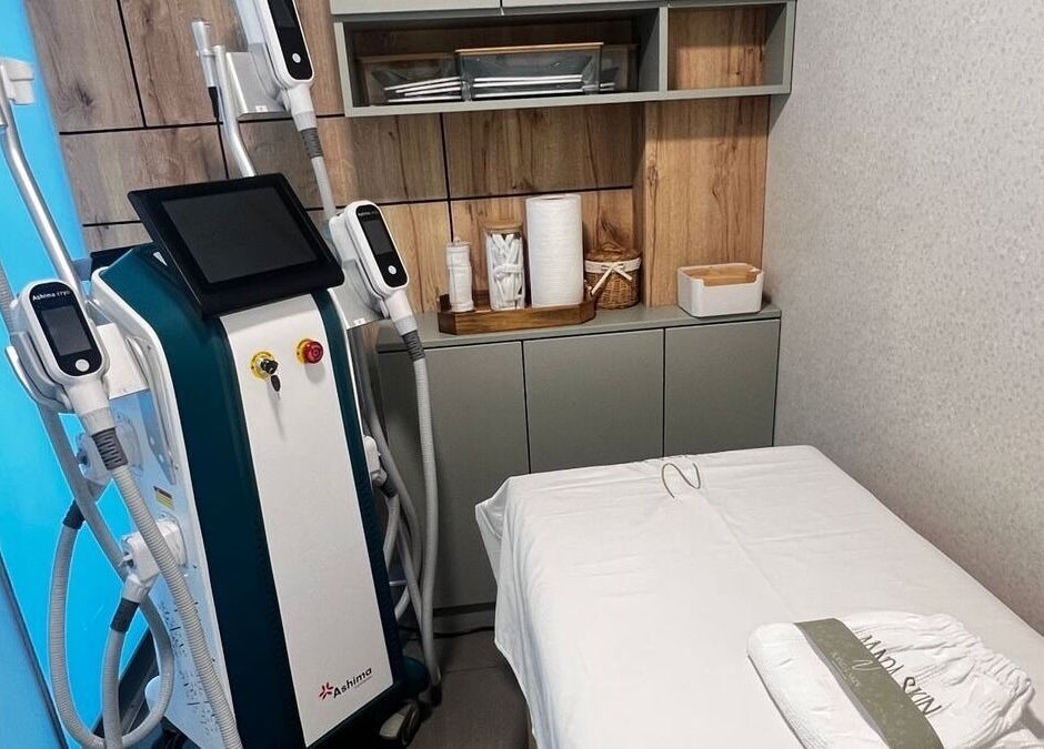 Sala de tratamiento en Nanda Skin - Miraflores, Lima, Provincia De Lima, PE con equipo de última tecnología.