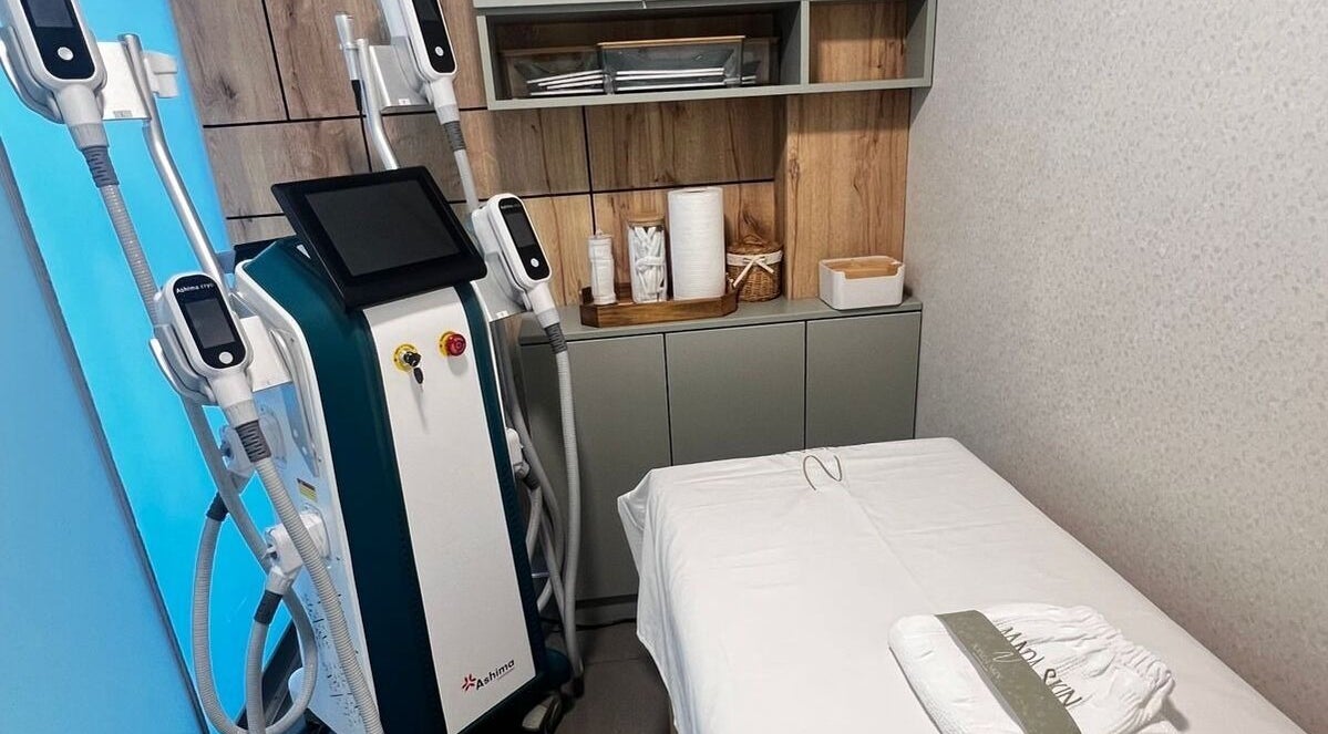 Sala de tratamiento en Nanda Skin - Miraflores, Lima, Provincia De Lima, PE con equipo de última tecnología.