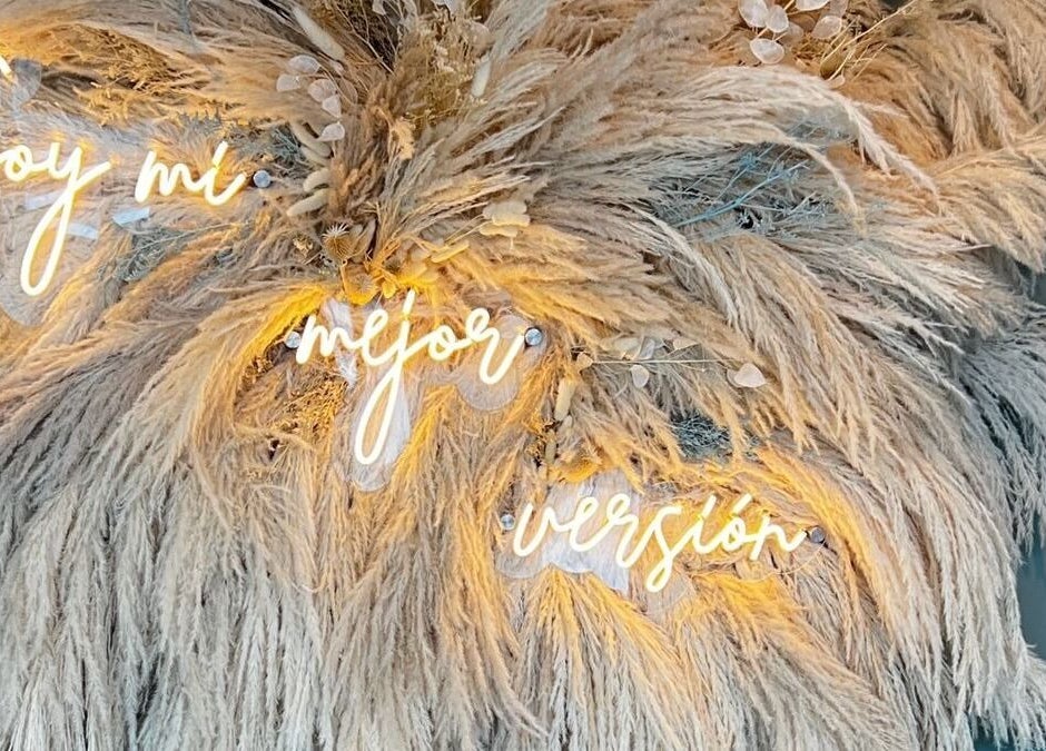 Detalle de decoración natural en Nanda Skin - Miraflores, Lima, Provincia De Lima, PE con palabras inspiradoras.