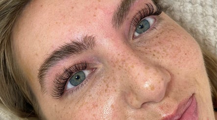 Bombshell Brows and Lashes image 3
