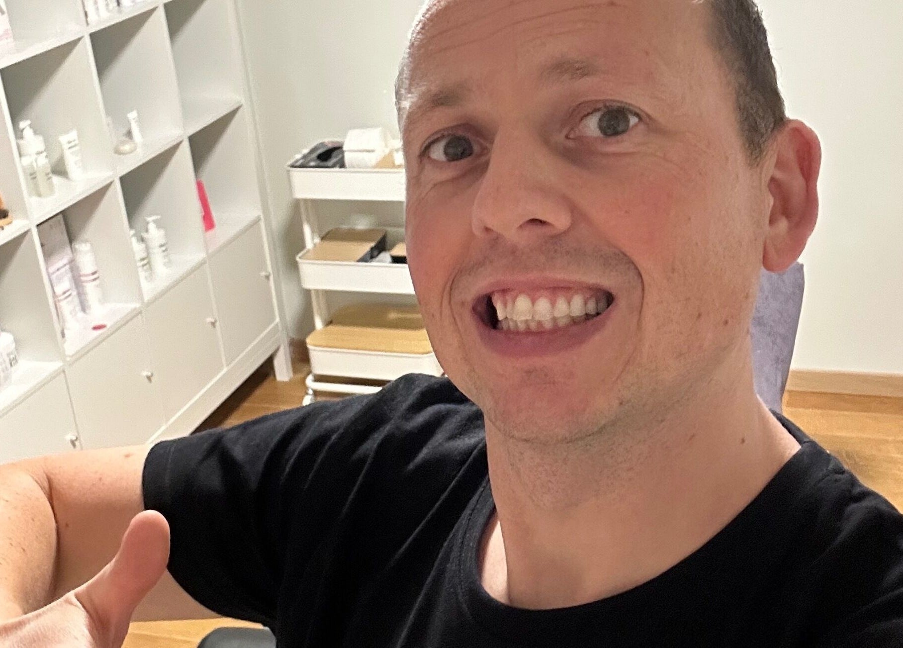 Vriendelijke glimlach in BodyCare Dimitri, Sint-niklaas, Vlaams Gewest, BE. Perfecte plek voor wellness.