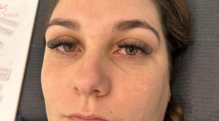 Eyeconic Lashes and Brows Bild 2