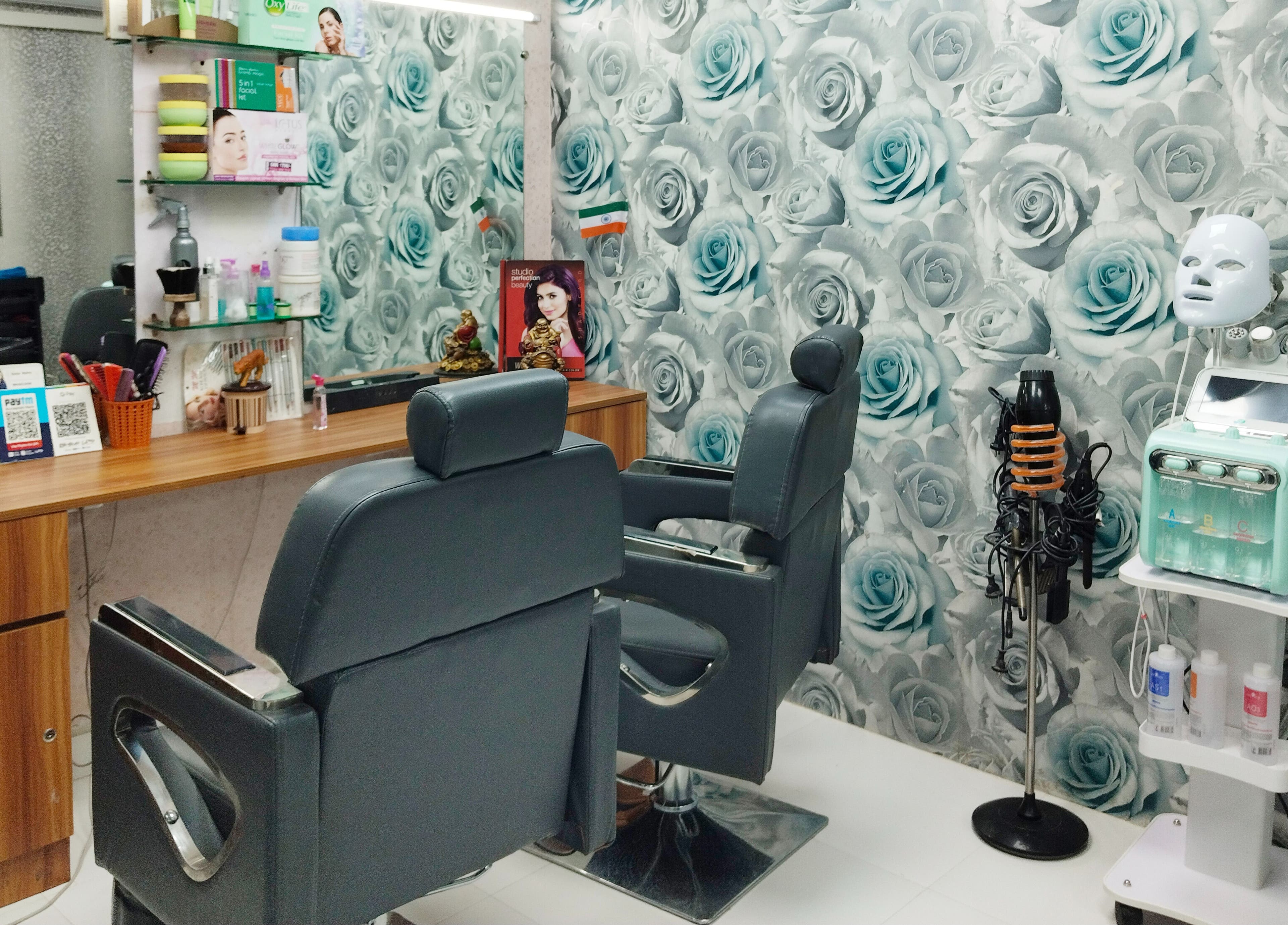 Elegant interior of Geet Salon Professional (for Ladies) in Noida, Uttar Pradesh, IN with modern equipment.