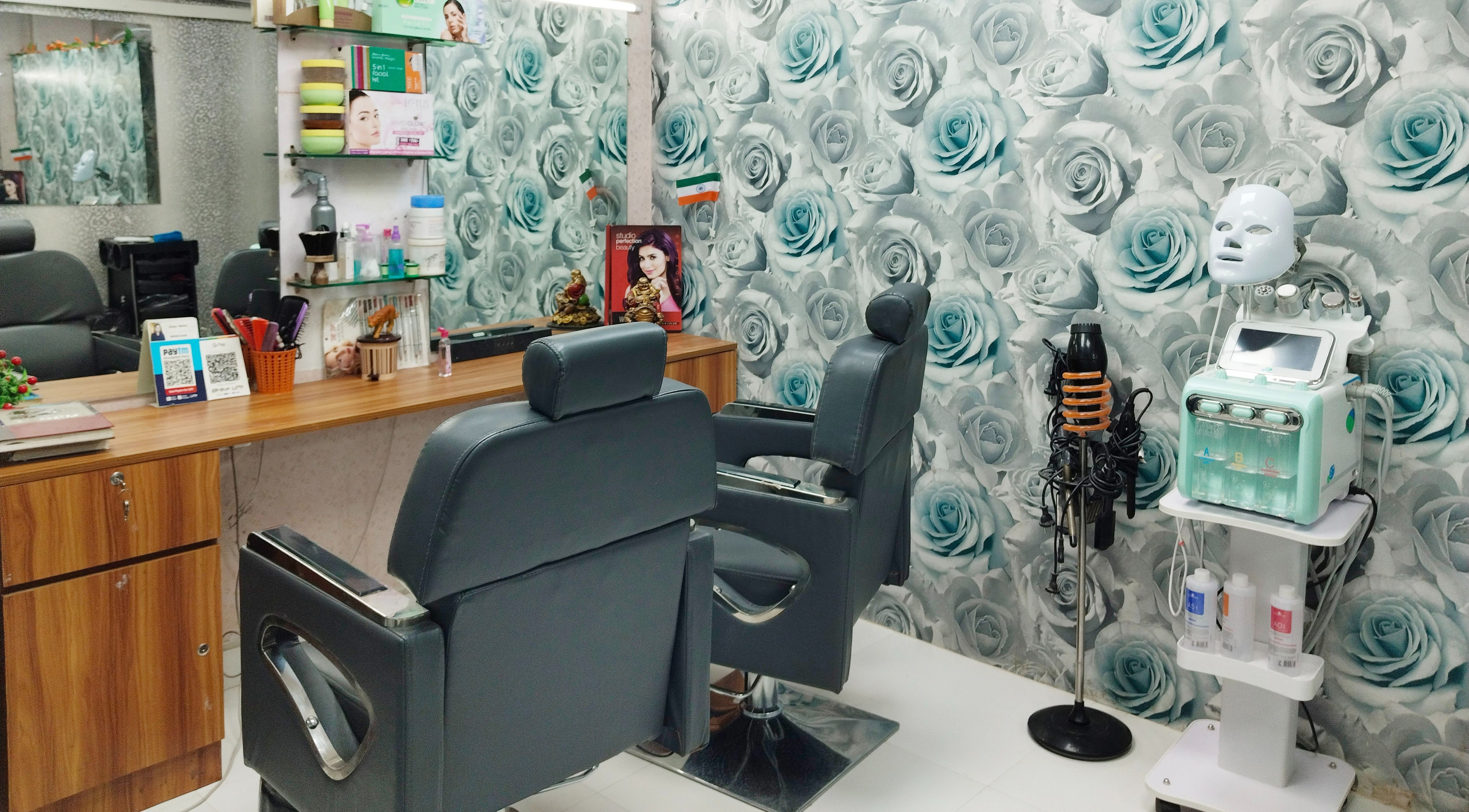 Elegant interior of Geet Salon Professional (for Ladies) in Noida, Uttar Pradesh, IN with modern equipment.