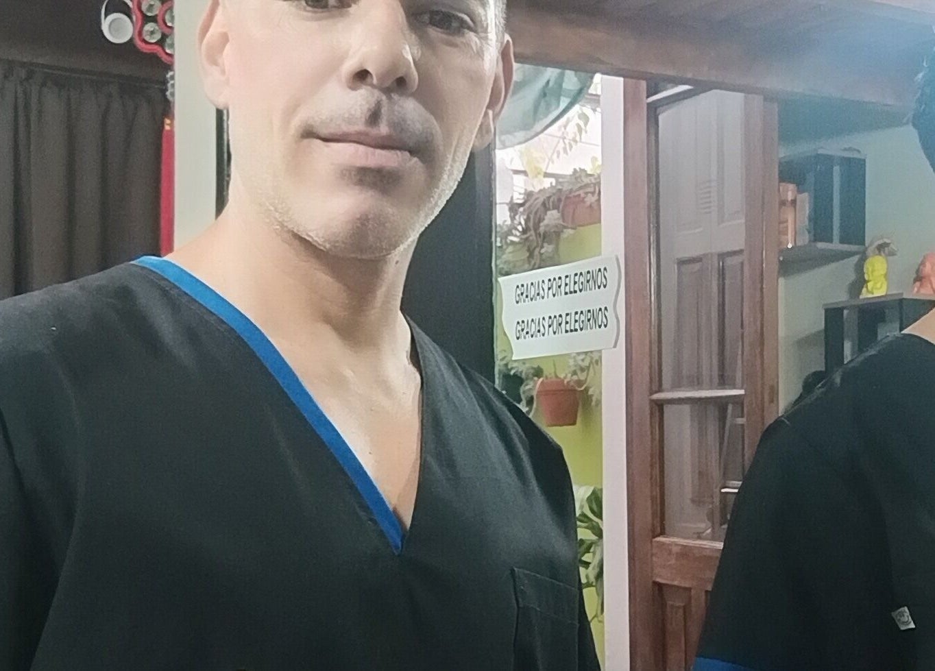 Terapeutas en Masajes NANDO y Basthian (en Rosario), ofreciendo bienestar en Rosario, Santa Fe, AR.