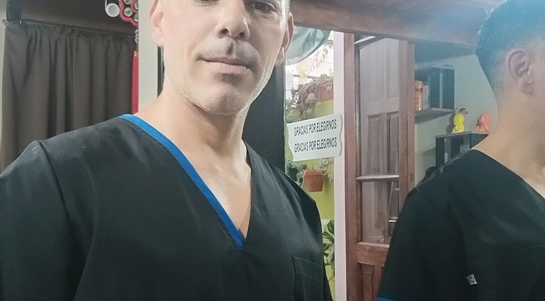 Terapeutas en Masajes NANDO y Basthian (en Rosario), ofreciendo bienestar en Rosario, Santa Fe, AR.