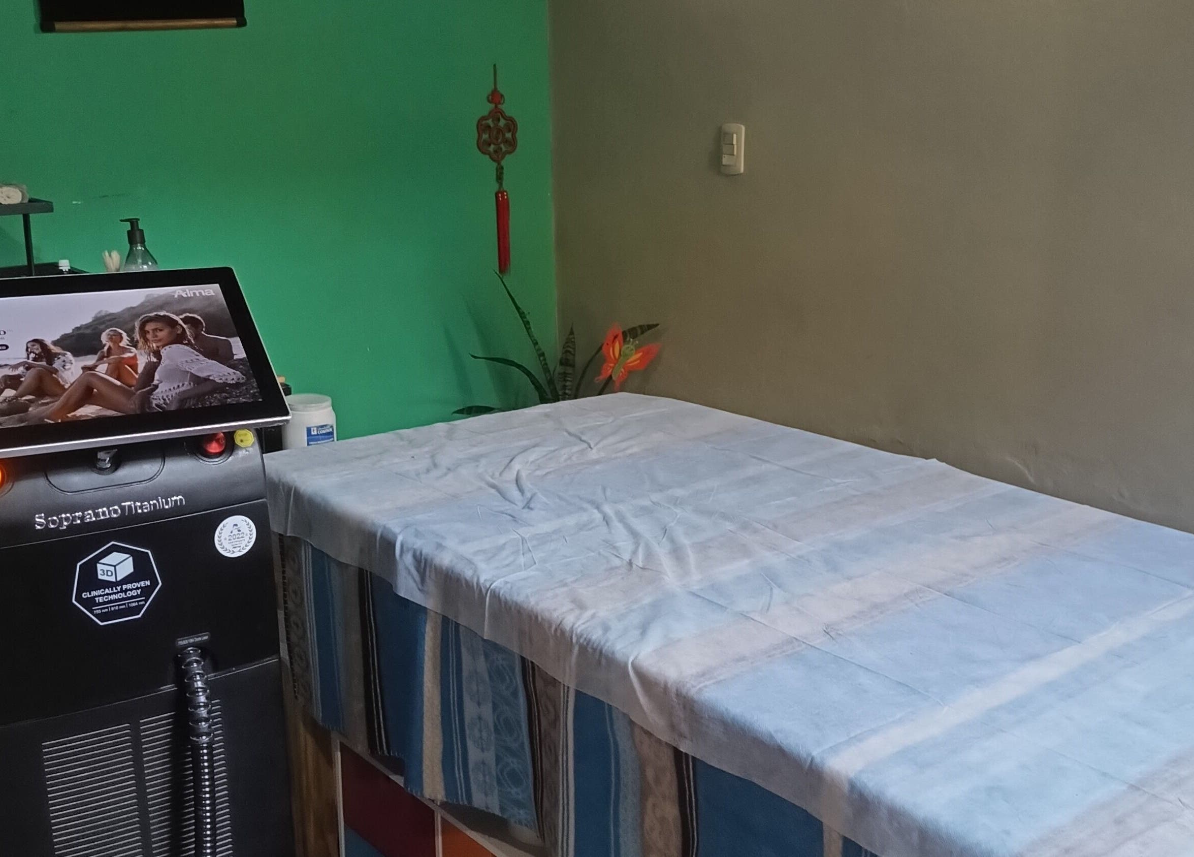 Camilla de tratamiento en Masajes NANDO y Basthian (en Rosario), Rosario, Santa Fe, AR.