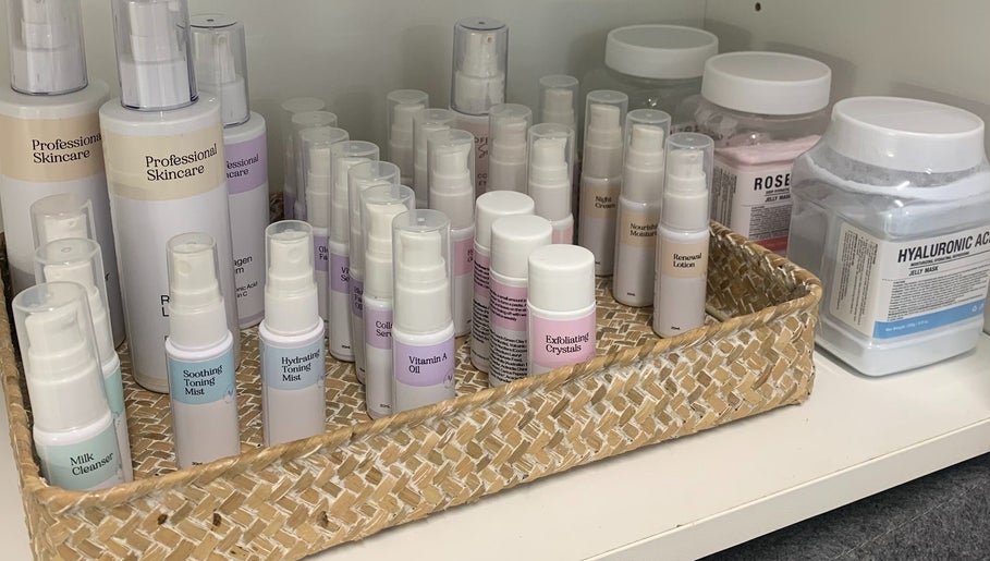 Meraki Beauty & Nails at Dover Pharmacy, bilde 1