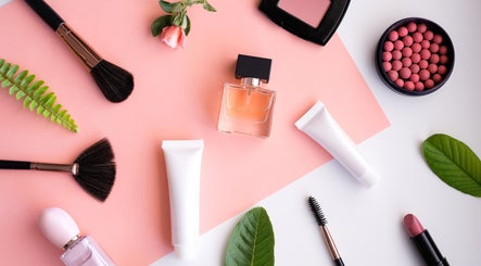 Meraki Beauty & Nails at Dover Pharmacy, bilde 3