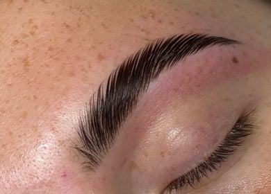 Expertly shaped eyebrow at Alex Beauty, Monifieth, Scotland, GB. Highlighting precision beauty services.