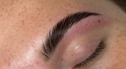 Expertly shaped eyebrow at Alex Beauty, Monifieth, Scotland, GB. Highlighting precision beauty services.