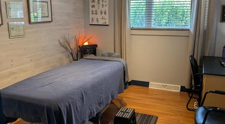 Salle de massage apaisante chez Massothérapie Éva Liboiron-Samson, Salaberry-de-Valleyfield, Québec, CA.