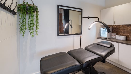 Honey Tusk Eyebrow Studios - Freshwater 3