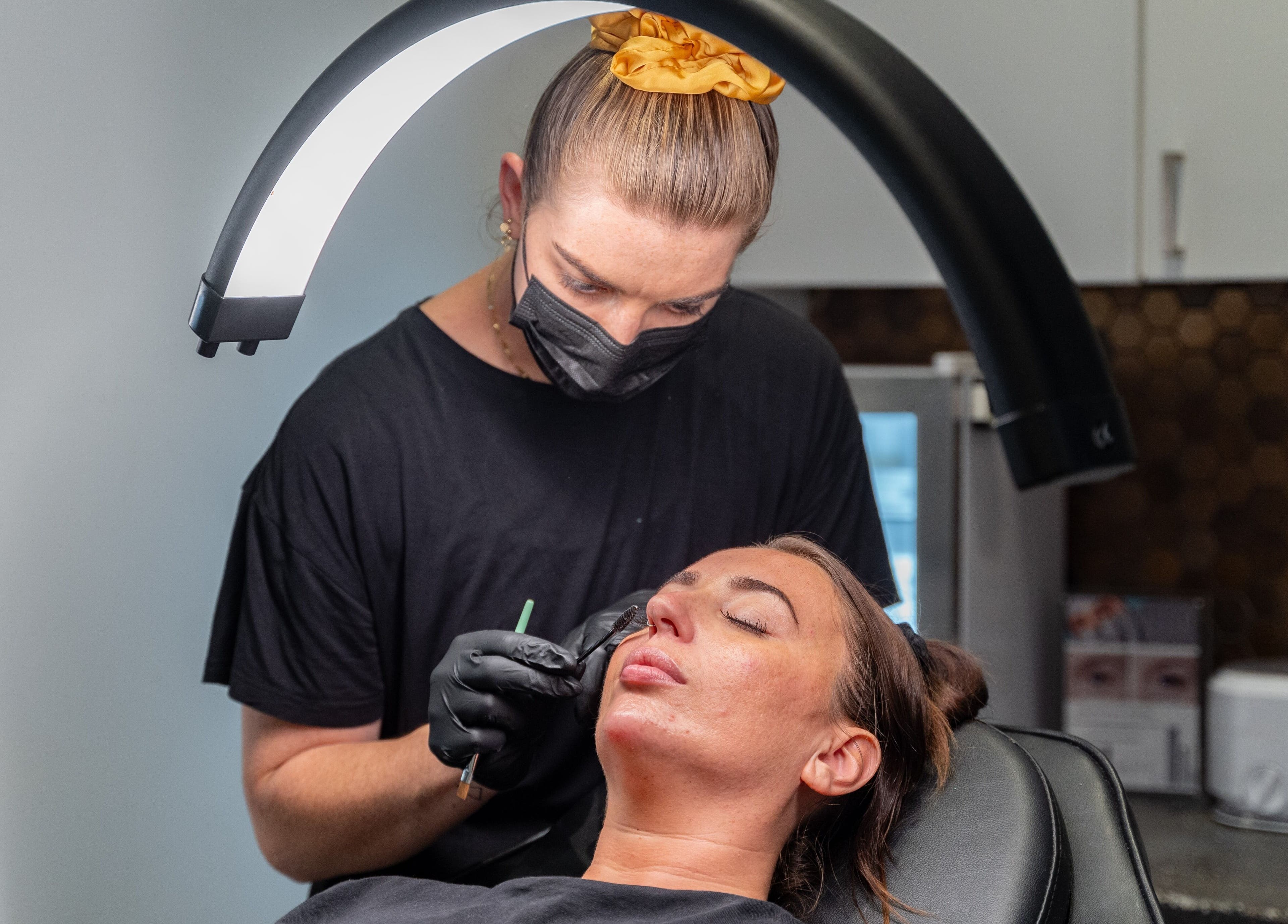 Skilled artist shaping brows at Honey Tusk Eyebrow Studios - Freshwater, New South Wales, AU.