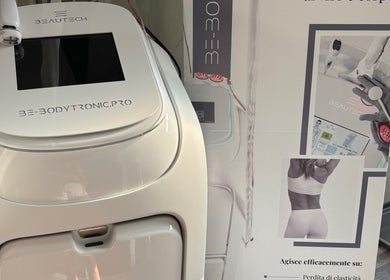 Dispositivo BE-BodyTronic da Mamaspa, Ravenna, Emilia-romagna, IT per trattamenti estetici avanzati.