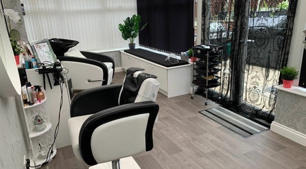 Conservatory Hair Salon – obraz 3