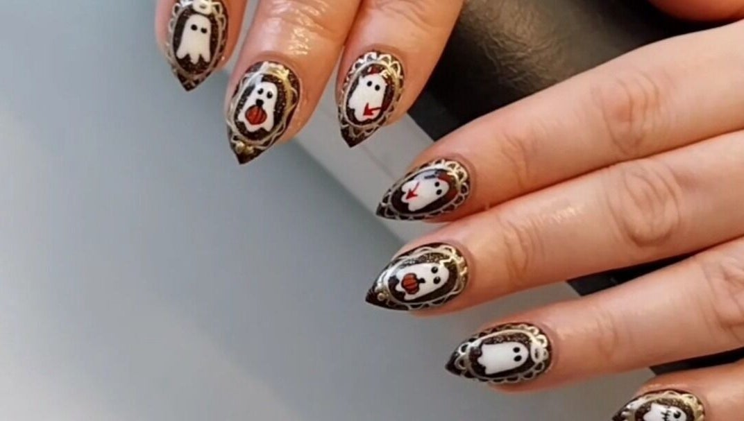 Halloween-themed nail art by Pearlescent Nails in Birmingham, England, GB featuring ghost designs.