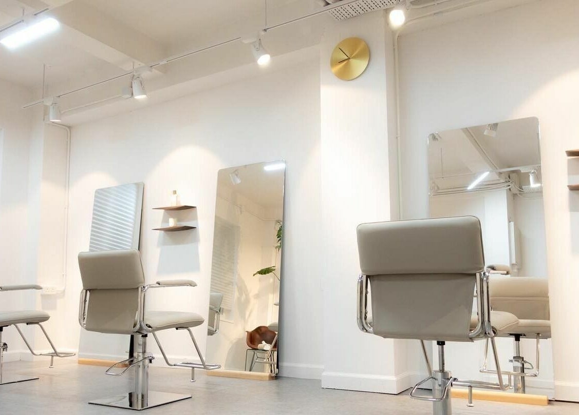 Modern salon chairs and mirrors in Fjino, Hong Kong Island, HK offering stylish interior design.