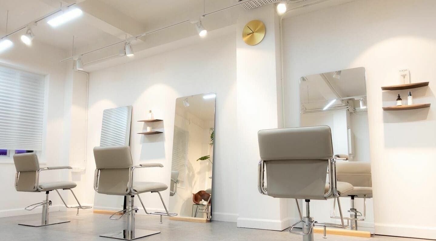 Modern salon chairs and mirrors in Fjino, Hong Kong Island, HK offering stylish interior design.
