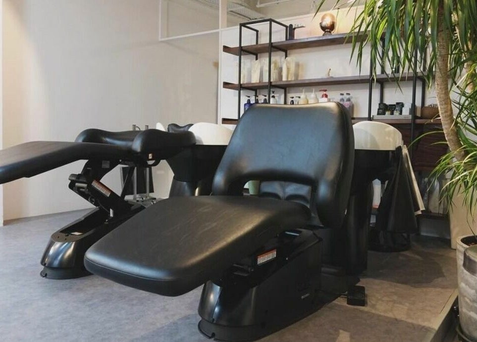Modern salon chairs at Fjino, Hong Kong Island, HK, provide comfort and style in a sleek, inviting space.