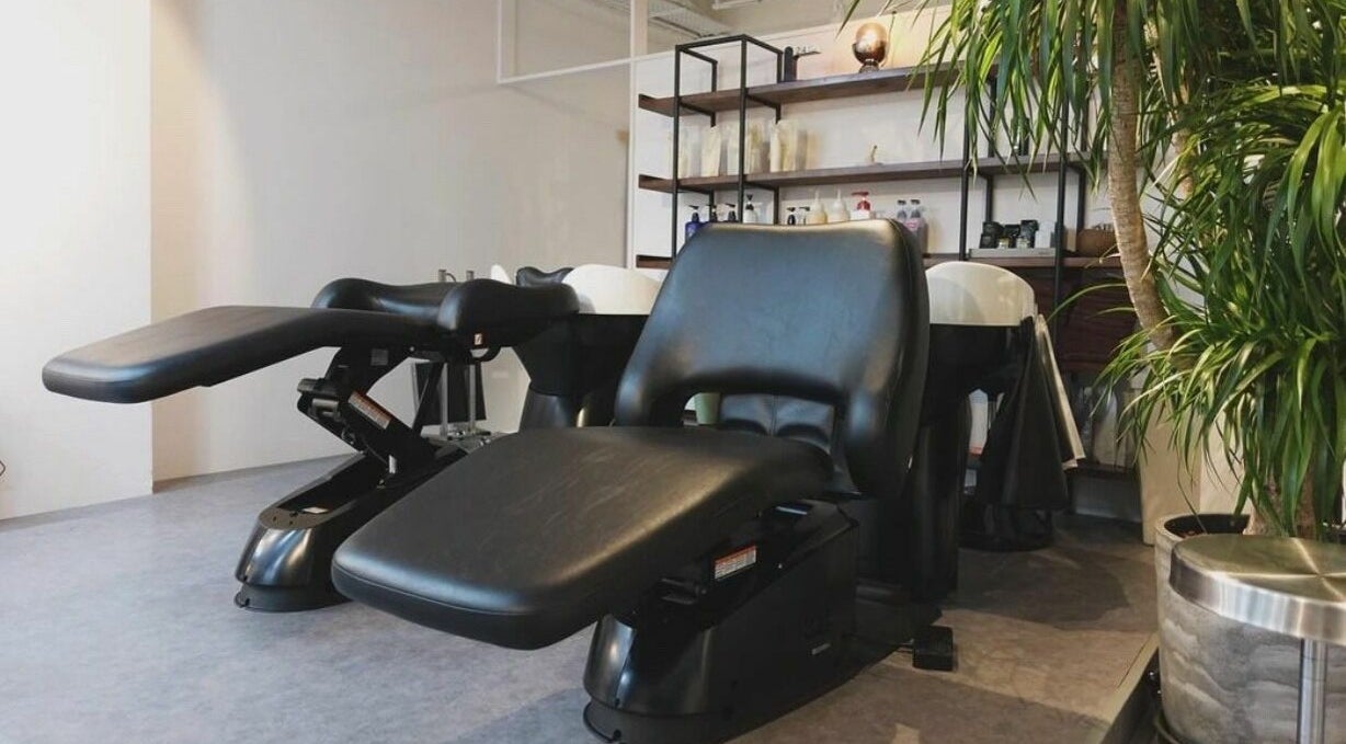 Modern salon chairs at Fjino, Hong Kong Island, HK, provide comfort and style in a sleek, inviting space.