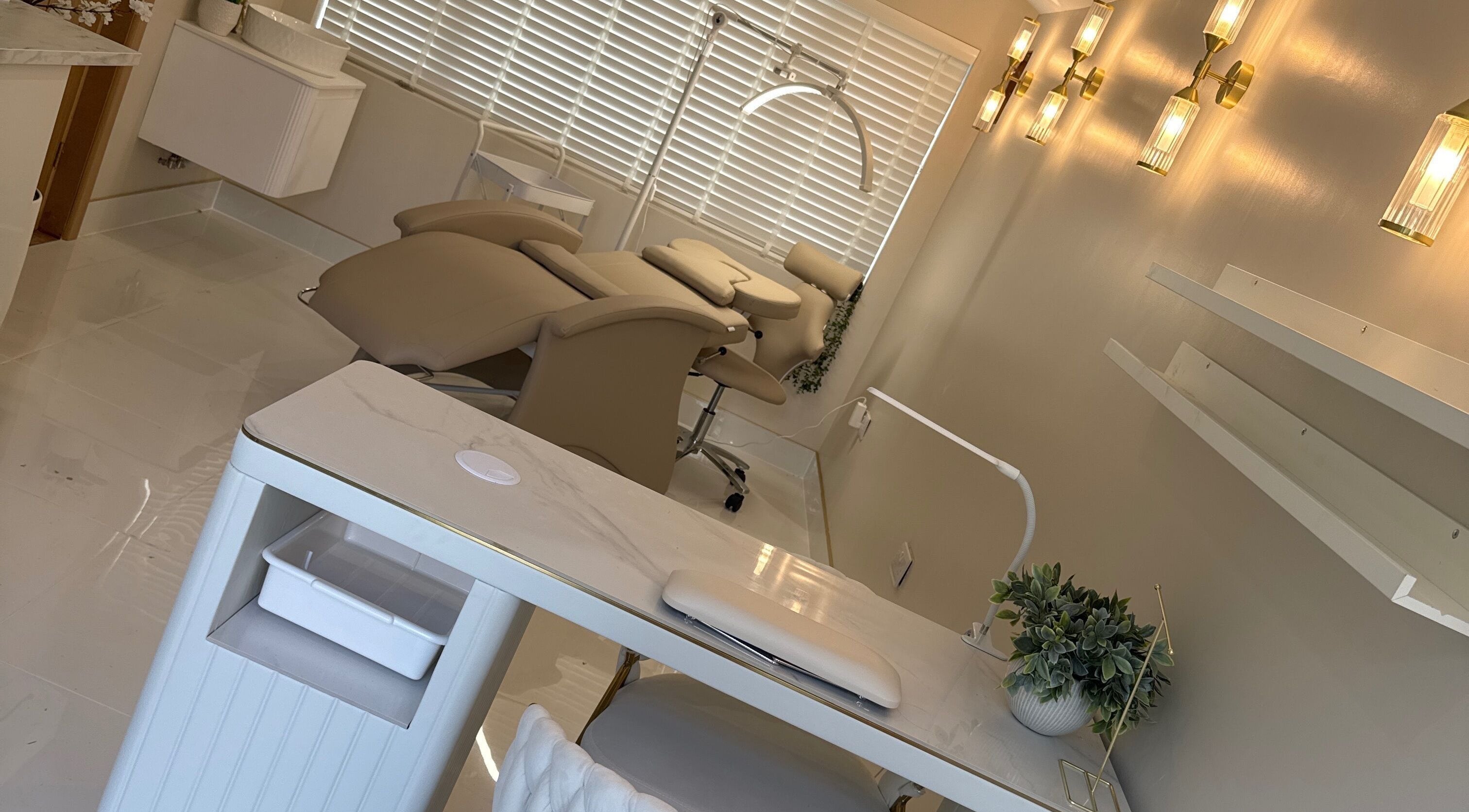 Serene treatment room at Sians Bty Studio, Waterlooville, England, GB with modern decor and plush seating.