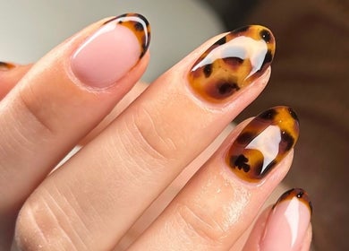 Stylish tortoise shell nail art at MD Nails, Bishop's Stortford, England, GB. A fashion-forward design.