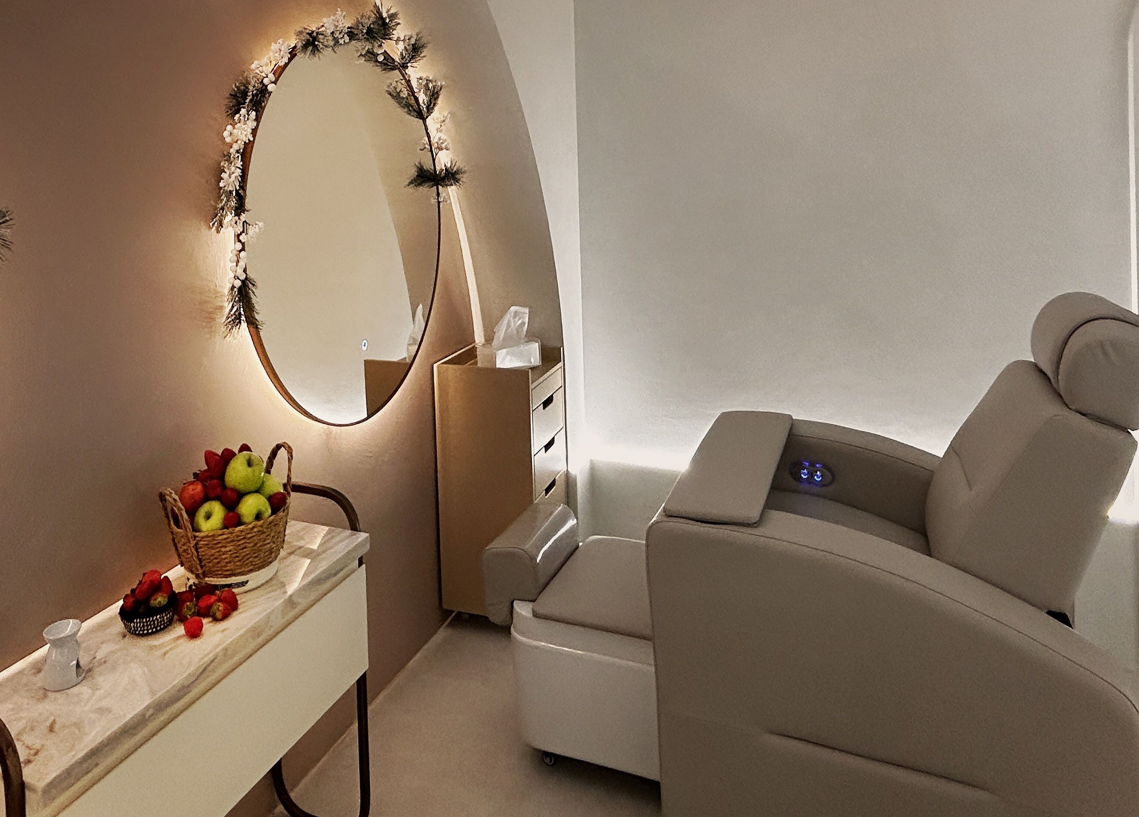 Relaxing massage chair and decor at Sultana Spa LLC in Dubai, AE, embodying a tranquil wellness environment.