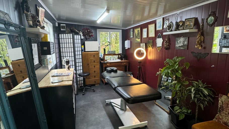 Interior of Pin Cushion Piercing studio in Buckland, Waikato, NZ, featuring a stylish and inviting decor.