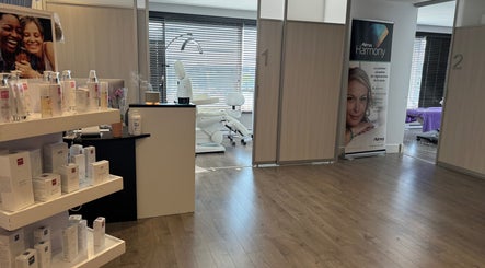 Clinique Derma Belle obrázek 3