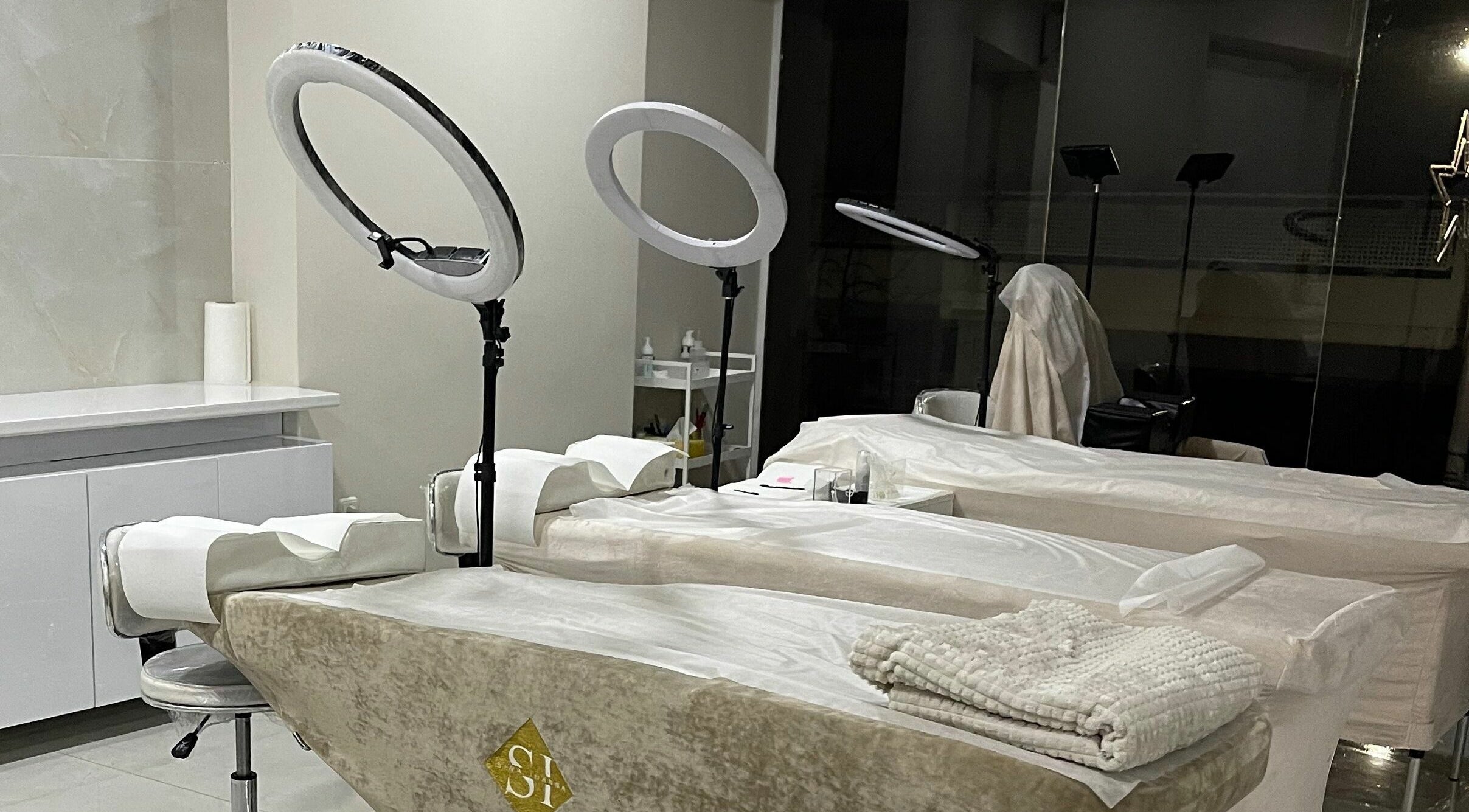 Ησυχη αίθουσα θεραπείας στο Sina Ioanna PMU Studio & Academy, Περιστέρι, GR.