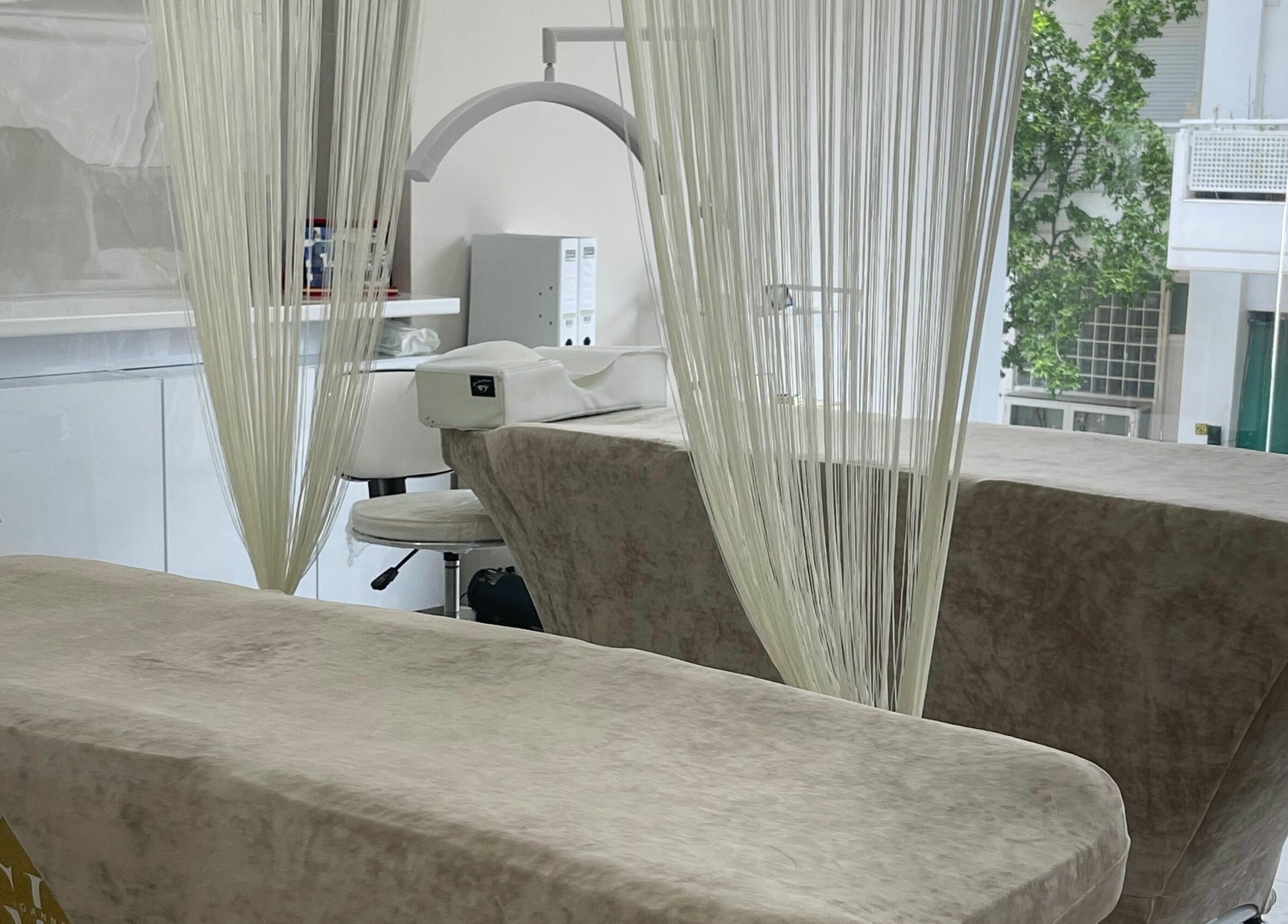 Αίθουσα θεραπευτικών σταθερών στο Sina Ioanna PMU Studio & Academy, Περιστέρι, GR.