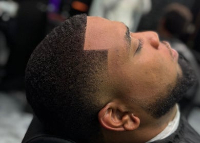 Precise haircut showcasing sharp hairline at Milez Cutz, Nassau, New Providence, BS.