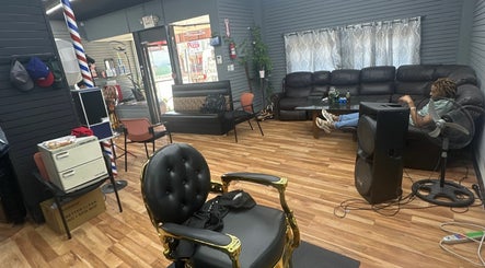 Hector’s Barbershop image 3