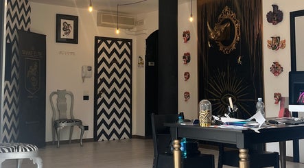 Interno moderno di MANUELA POLONI - Mogliano Veneto, decorazioni artistiche e design elegante in Mogliano Veneto, Veneto, IT.