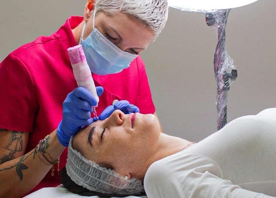 Trattamento sopracciglia presso Manuela Poloni Permanent Make Up, Albaredo, Veneto, IT.