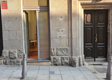 Tracy Marie entrance at Las Palmas De Gran Canaria, Canarias, ES, showcasing modern architectural design.