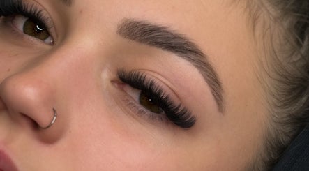 Lush Lash Beautee image 2