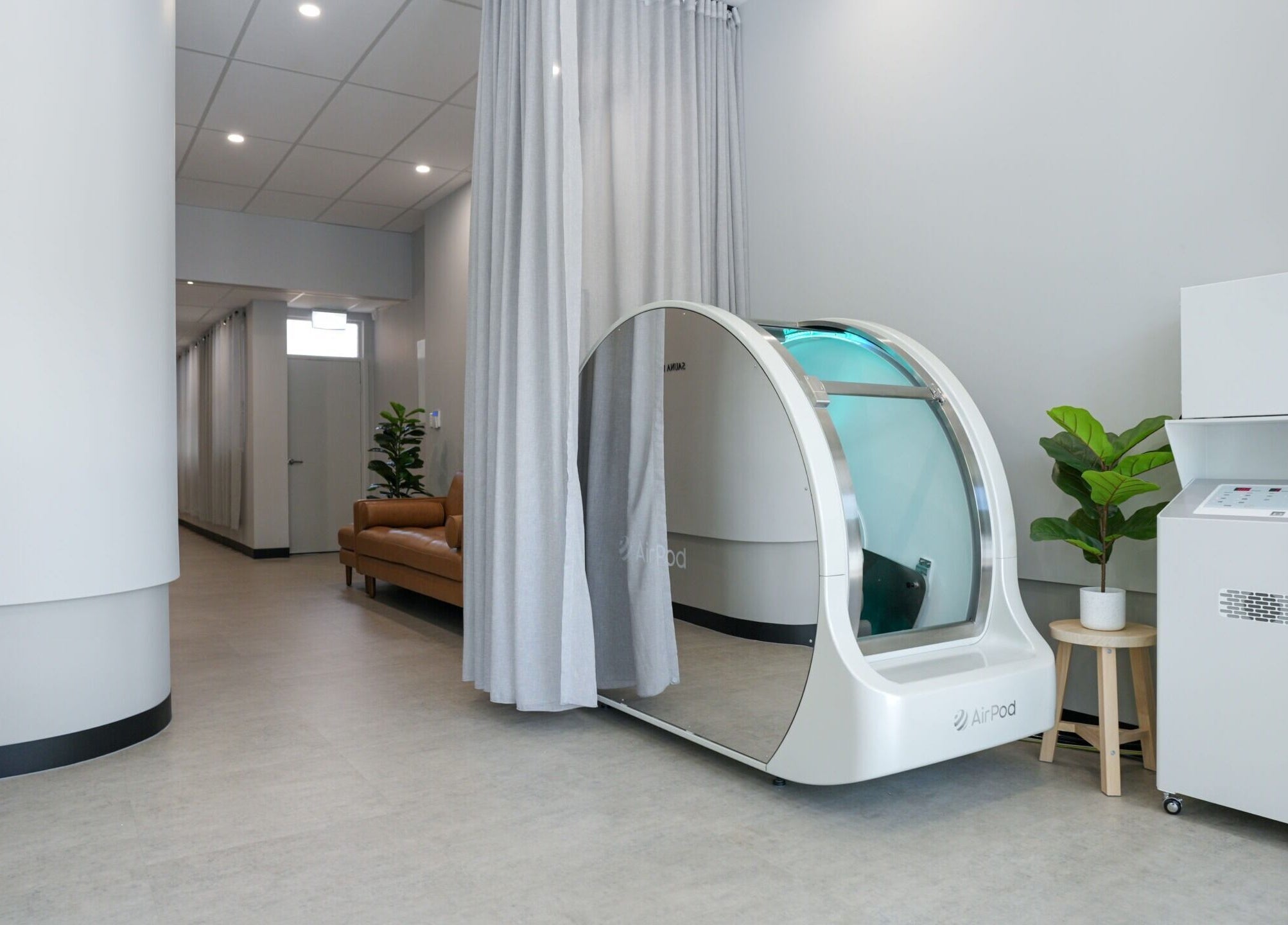 Relaxing hyperbaric pod at Hyperbaric O2 Health, Bowen Hills, Queensland, AU. Inviting wellness space.
