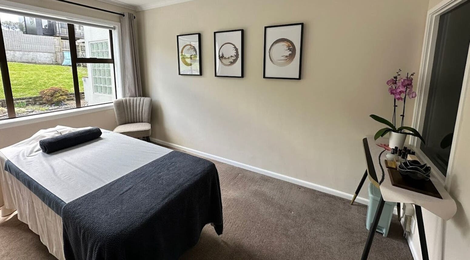 Relaxing massage room at Enso Space - Massage, Beauty, Tea, Connection, Auckland, Auckland, NZ with soothing decor.