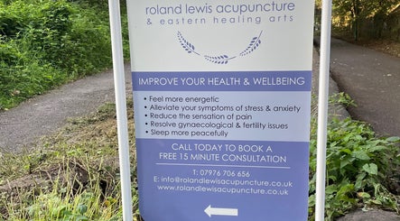 Roland Lewis Acupuncture billede 2