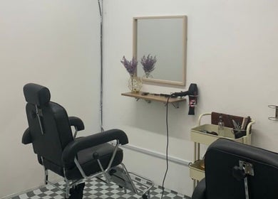 Modern styling station at Huffaz Hairstudio, Kapar, Selangor, MY, featuring sleek chairs and elegant decor.
