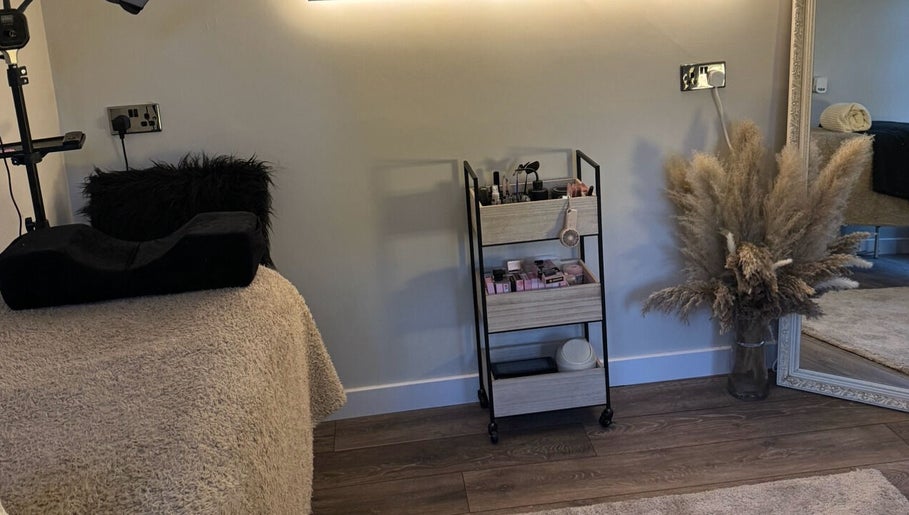 The Lash Cabin – kuva 1