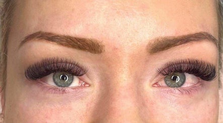 Divine Allure Lashes and Beauty slika 3