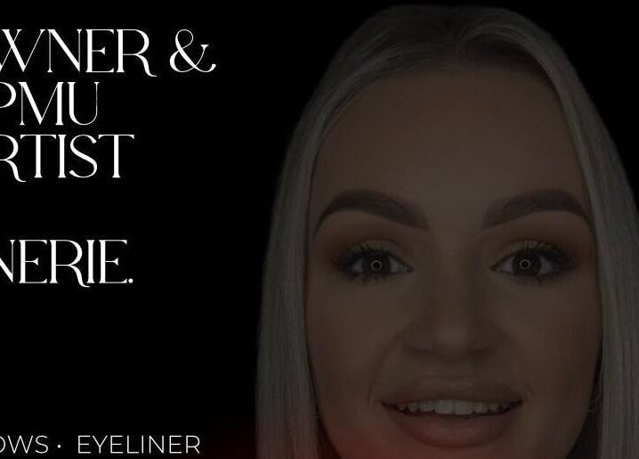 Smak Beauty Clinic Rustenburg PMU artist showcasing elegant eyebrow styling in Rustenburg, North West, ZA.