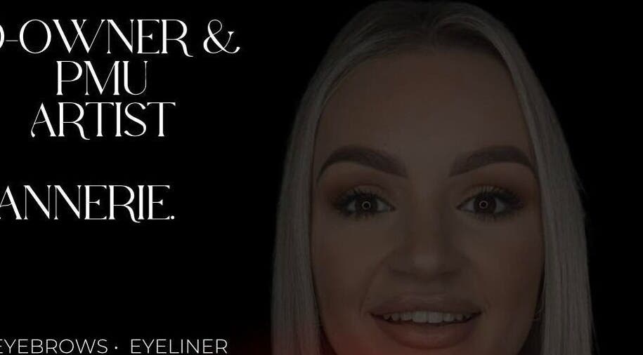 Smak Beauty Clinic Rustenburg PMU artist showcasing elegant eyebrow styling in Rustenburg, North West, ZA.