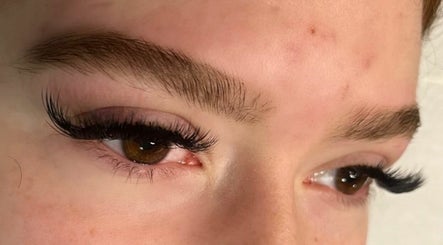 Εικόνα Lashed by Becky Anderson 2