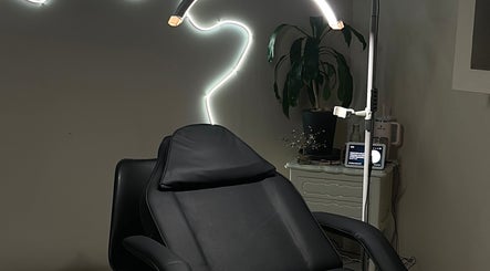 Espacio de belleza en 𝐈 𝐍 The Beauty Room •Guadalajara•, Zapopan, Jalisco, MX, con silla de tratamiento.
