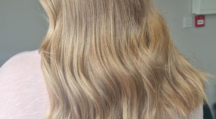 Salon Nine image 2
